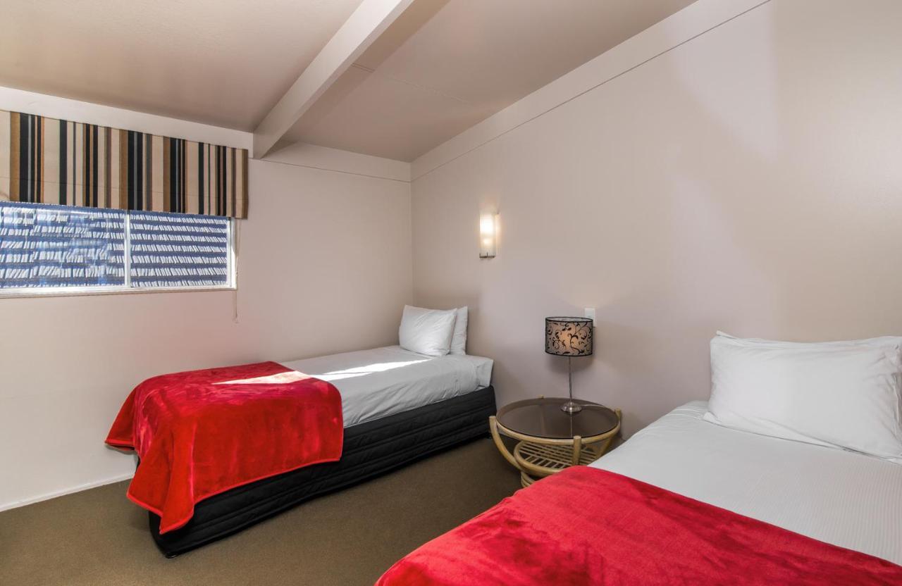 Twin Peaks Lakeside Inn Taupo Exterior foto