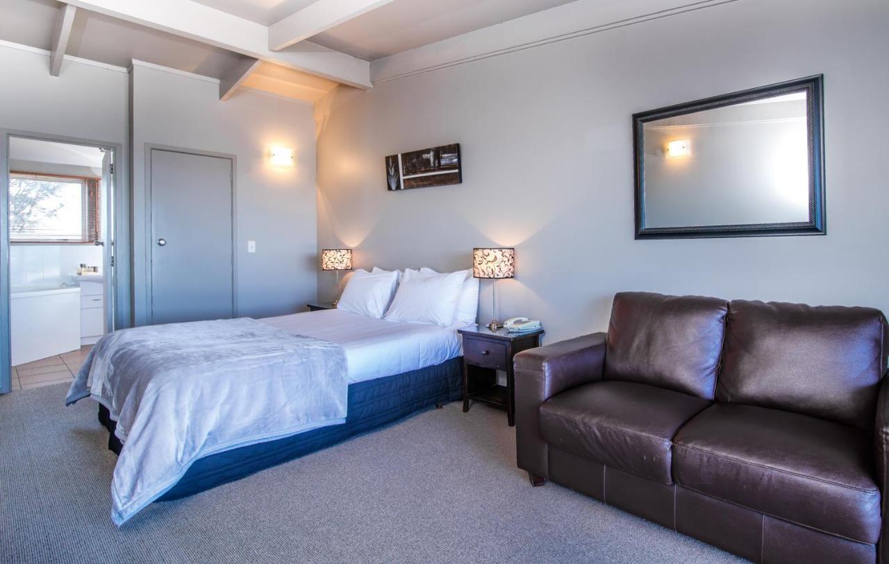 Twin Peaks Lakeside Inn Taupo Exterior foto