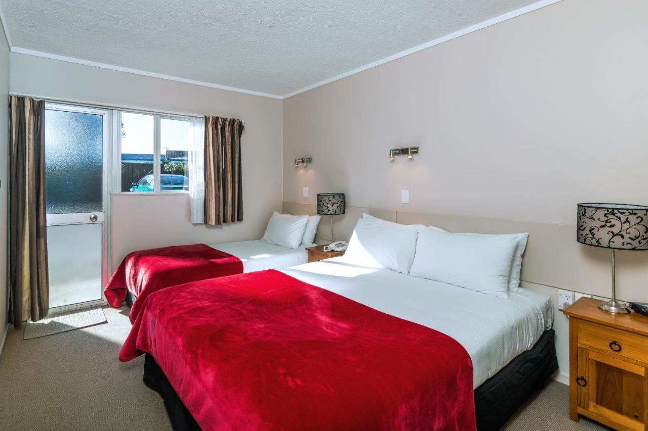 Twin Peaks Lakeside Inn Taupo Exterior foto