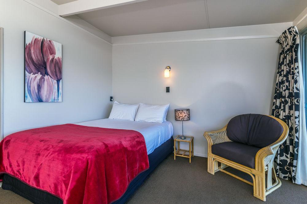 Twin Peaks Lakeside Inn Taupo Exterior foto